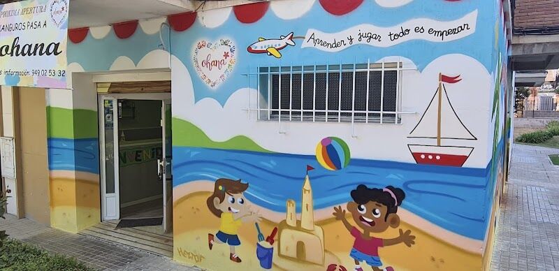 Entrada al Centro Infantil Ohana en la calle Constitución